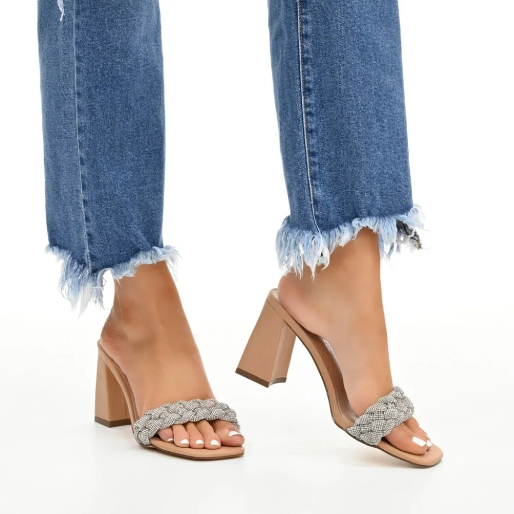 NWB Journee Collection SASHAA TOE BAND HEELS IN FAUX‎ LEATHER Size 8 Nude Color